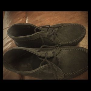 Womens Minnetonka booties moccasins